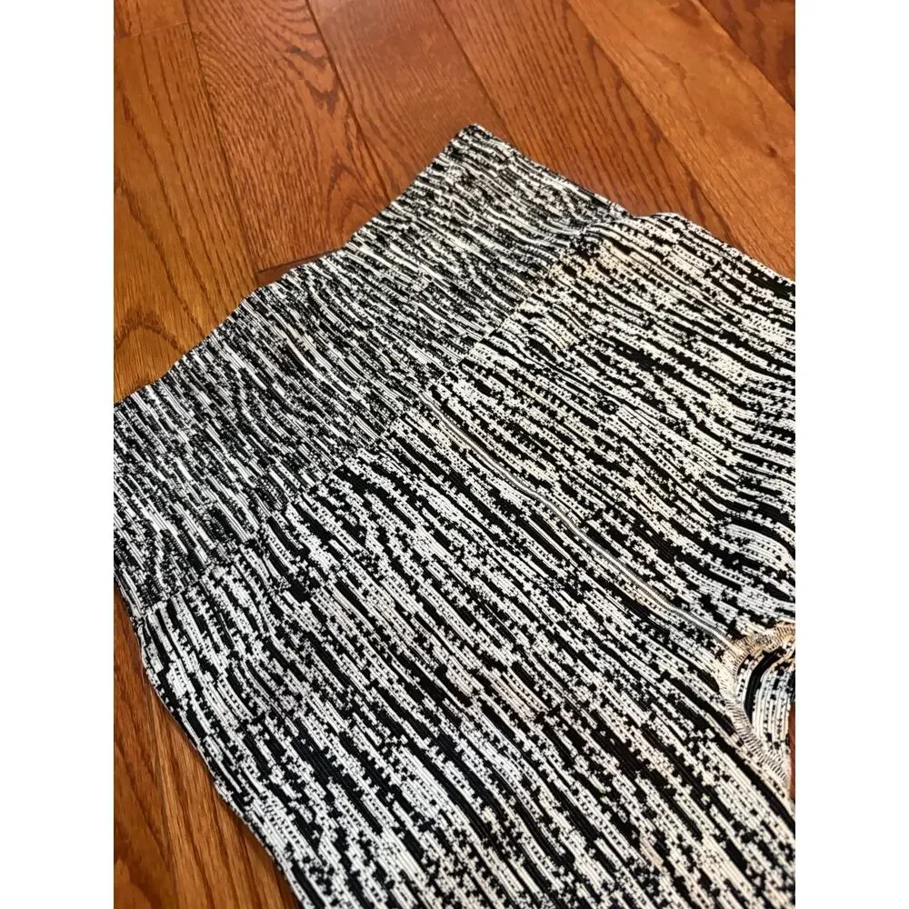 Athleta Flurry Elemental Tight in Snowscape Black/Bright White Size Small - Picture 4 of 6